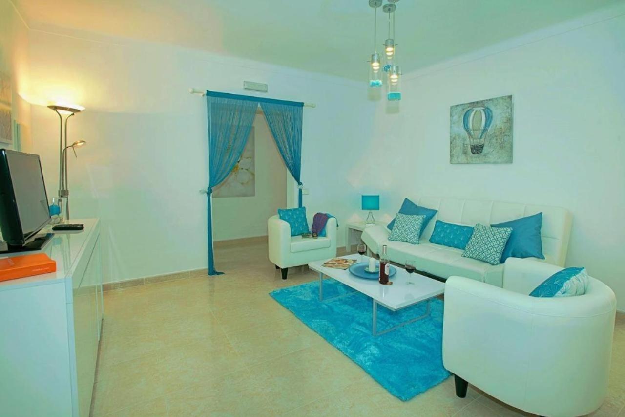 Blau Apartment